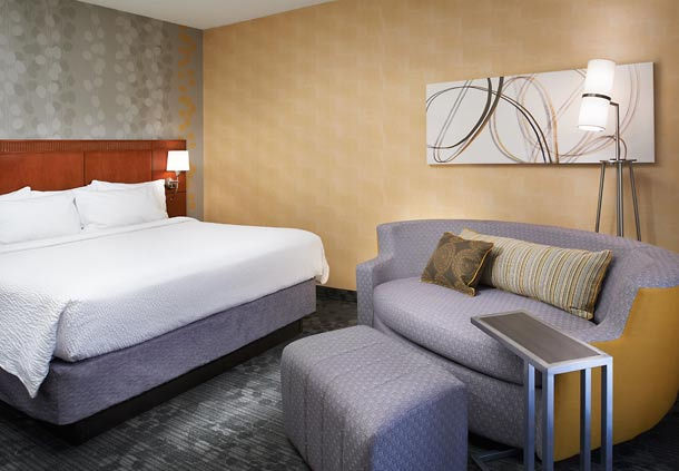Courtyard by Marriott Livonia room