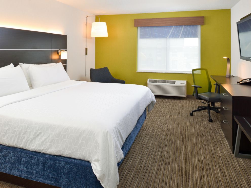 Holiday Inn Express Wixom room